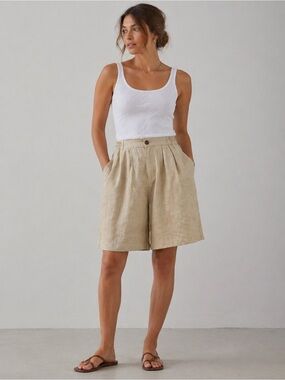 Pleated High-Waist Linen Bermuda Shorts in Light Beige